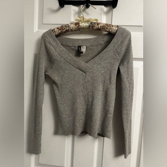 H&M Tops - H&M Ribbed V-Neck Long Sleeve Top